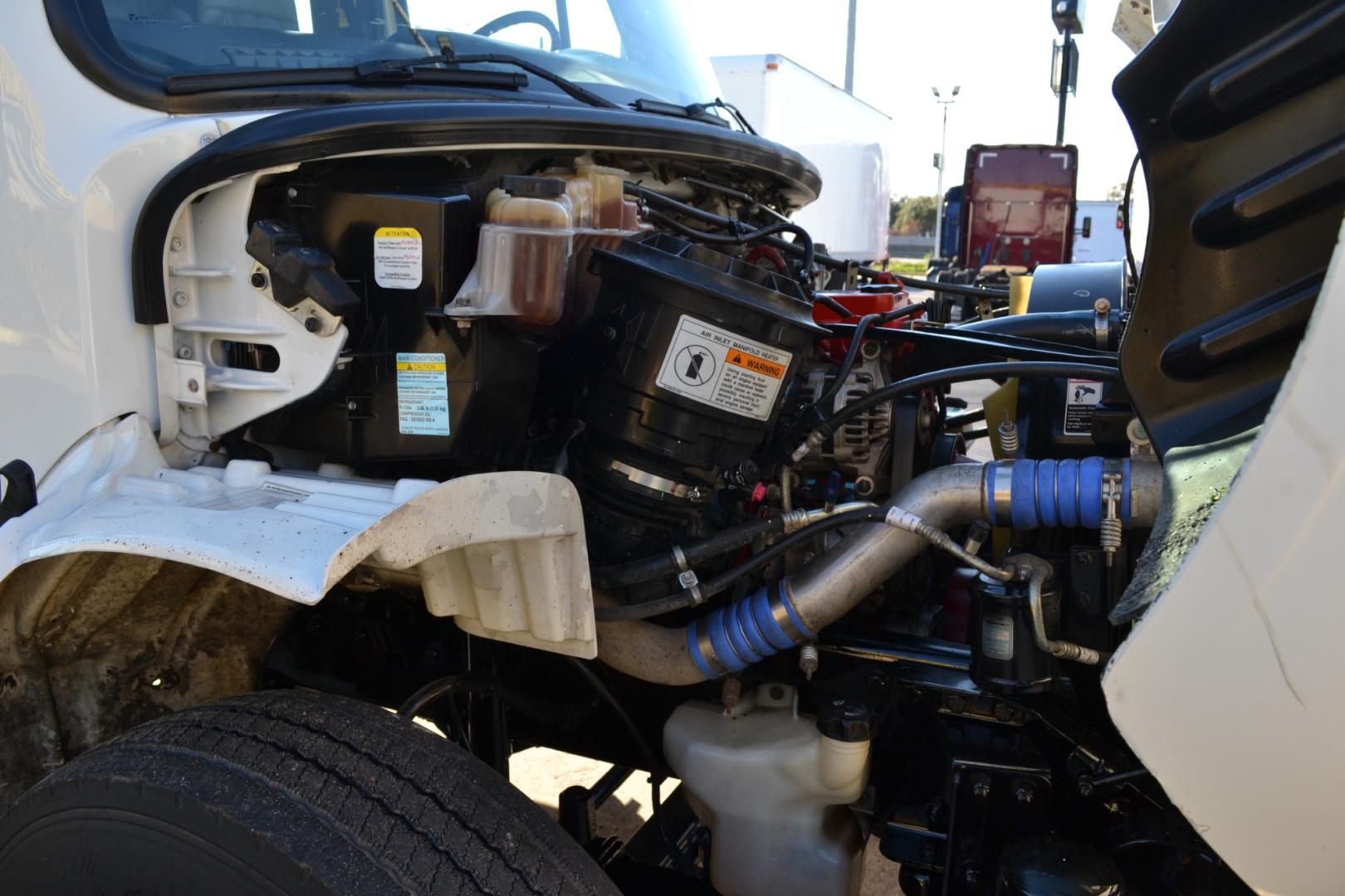 2017 WHITE /BLACK FREIGHTLINER M2-106 with an CUMMINS ISB 6.7L 260HP engine, ALLISON 2500RDS AUTOMATIC transmission, located at 9172 North Fwy, Houston, TX, 77037, (713) 910-6868, 29.887470, -95.411903 - 26,000LB GVWR NON CDL , MORGAN 26FT BOX, 13FT CLEARANCE, HEIGHT 103" X WIDTH 102", AIR RIDE, EXTENDED CAB BENCH SEAT, 80 GALLON FUEL TANK, POWER WINDOWS, LOCKS, & MIRRORS, COLD A/C, MAXON 3,000LB CAPACITY ALUMINUM LIFT GATE - Photo#6